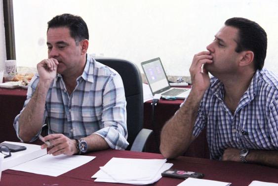 The director of Agua de Hermosillo, Renato Ulloa (left) and colleague at the scenario planning workshop